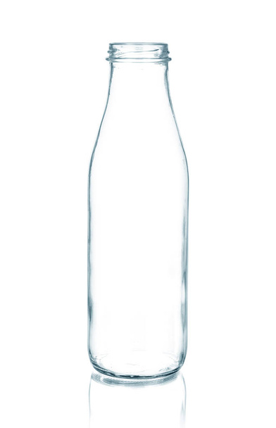 Botella de leche de vidrio aislada en blanco
  - Foto, imagen