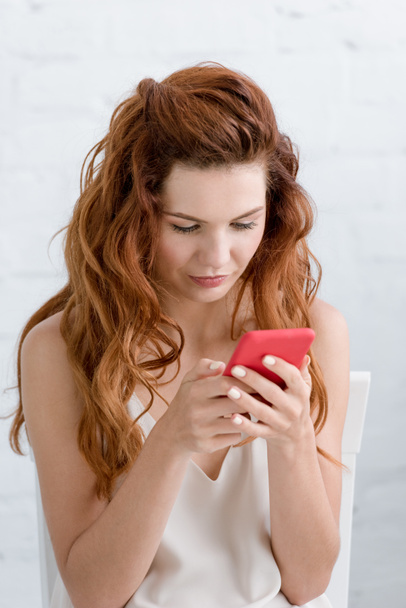 beautiful young woman using smartphone at home - Foto, Imagen