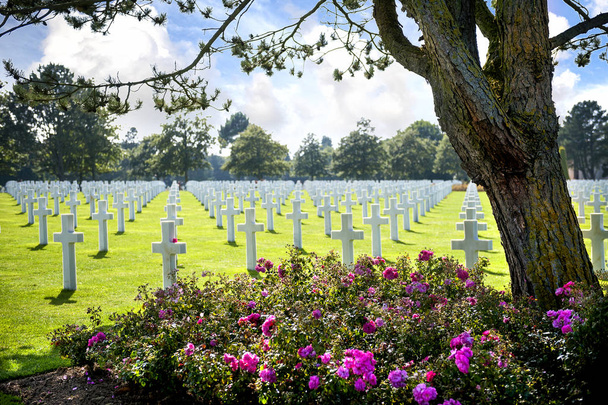 Amerikaanse begraafplaats in Omaha Beach, Normandië, Frankrijk. - Foto, afbeelding