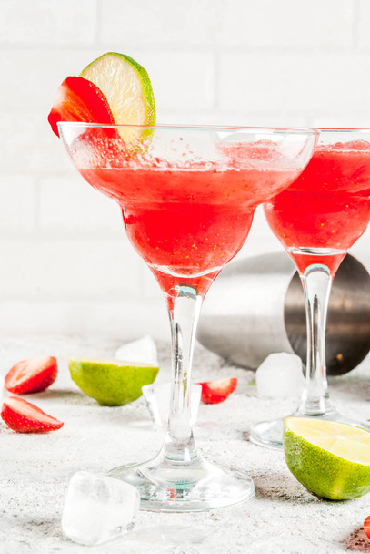 Cocktail de margarita aux fraises congelées
 - Photo, image