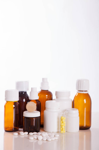 Plastic bottles with medicine - Фото, изображение