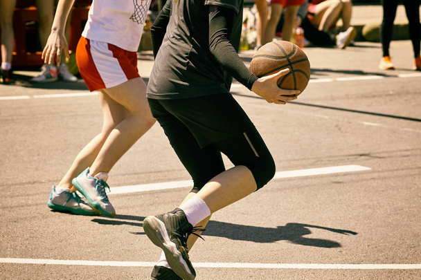 Women play basketball.  - Foto, afbeelding