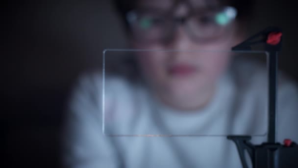 Dispositivo inteligente transparente futuro 4K, huella digital de escaneo infantil
 - Imágenes, Vídeo