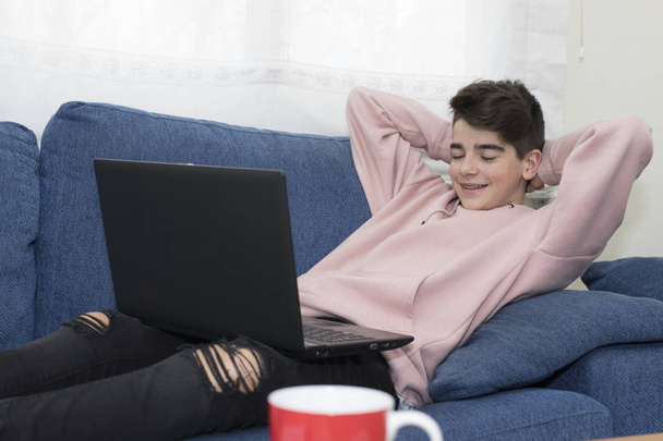 teenager with the laptop at home in the living room - Foto, Imagem