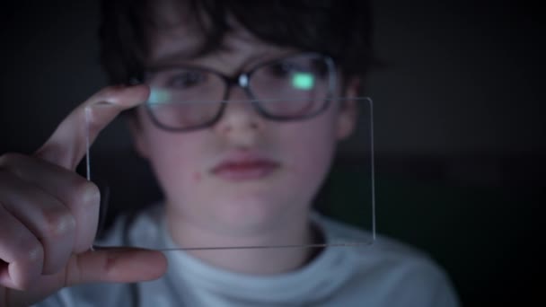 Dispositivo inteligente transparente futuro 4K, animación estadística de activación infantil
 - Imágenes, Vídeo