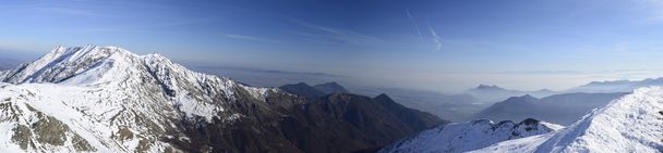 XL näkymä Alppien kaaren talvella
 - Valokuva, kuva