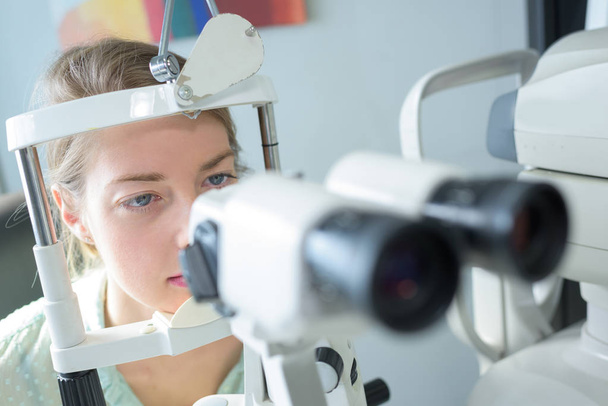 patient on phoropter in ophthalmology clinic - Valokuva, kuva