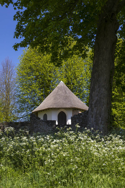 The beautiful gothic style thatched dairy and ice house at Battle Abbey in East Sussex. - Foto, afbeelding