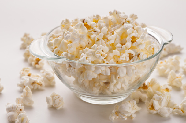 Miska na popcorn na białym tle - Zdjęcie, obraz