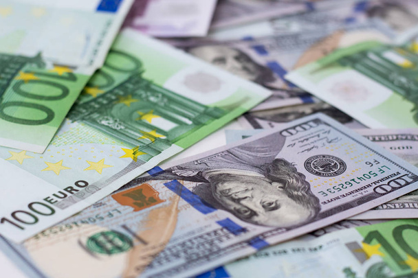 Dollar- und Eurowerte - Foto, Bild