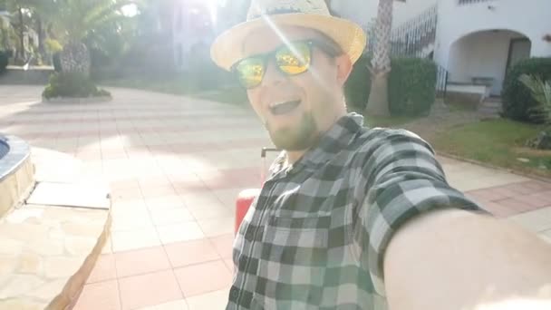 Boldog ember, hogy selfie az utcán - Felvétel, videó