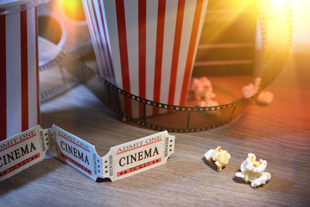 Equipment and elements of cinema on wooden table and background cinema. Concept of watching movies. Horizontal composition. Elevated view. - Foto, Bild