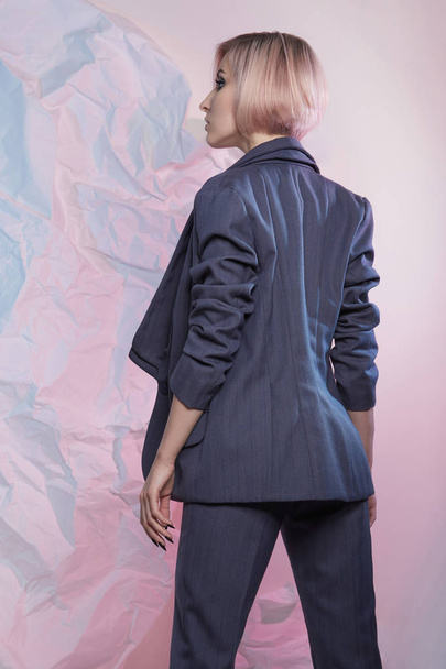 Young business woman in trouser suit.blond bob hair model girl manager - Foto, Bild
