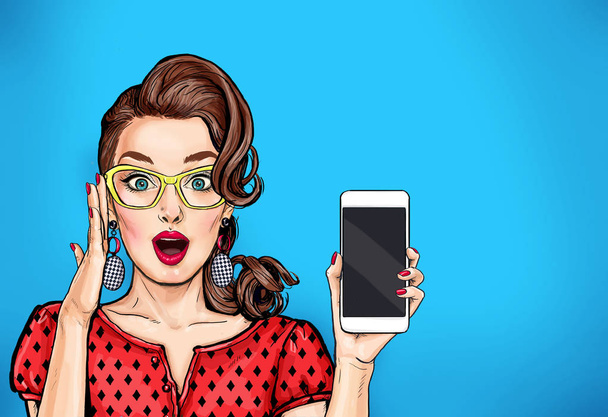 Ελκυστική σέξι κορίτσι σε specs με το τηλέφωνο στο χέρι σε κωμικό ύφος. Pop art γυναίκα εκμετάλλευσης του smartphone. Ψηφιακή διαφήμιση θηλυκό μοντέλο που δείχνει το μήνυμα ή μια νέα εφαρμογή για κινητό τηλέφωνο.  - Φωτογραφία, εικόνα
