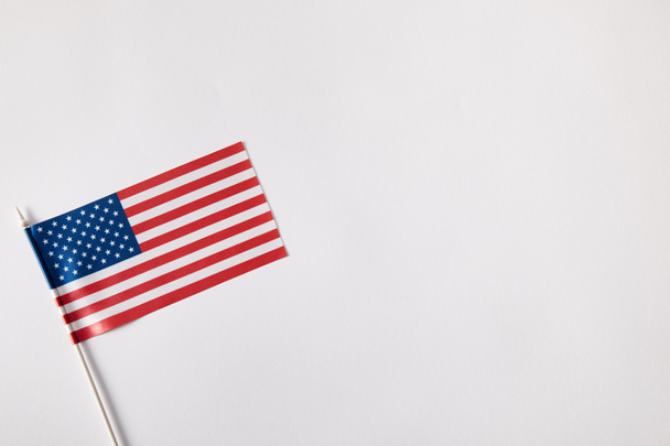 pohled shora na Spojené státy stožár na bílý povrch  - Fotografie, Obrázek