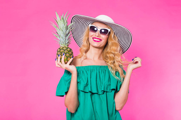 Portrait of happy woman and pineapple over pink background. Summer, diet and healthy lifestyle concept - Fotoğraf, Görsel
