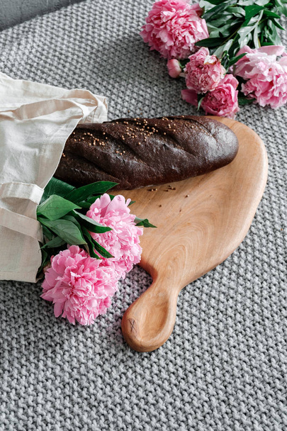 Canvas bag with bread and peonies - 写真・画像