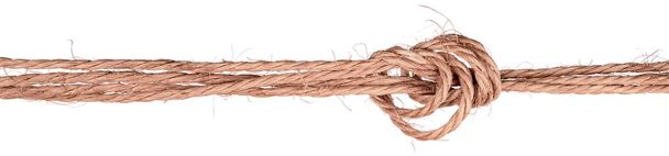 noeud dans une corde de jute torsadée isolé sur fond blanc
 - Photo, image