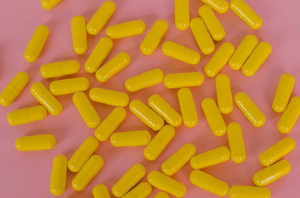 Yellow Tablet medicine pill capsule - Фото, зображення