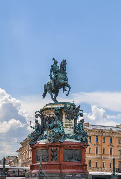 Monumento a Nicolás I es un monumento ecuestre de bronce de Nicolás I en la Plaza de San Isaac en San Petersburgo, Rusia
. - Foto, Imagen
