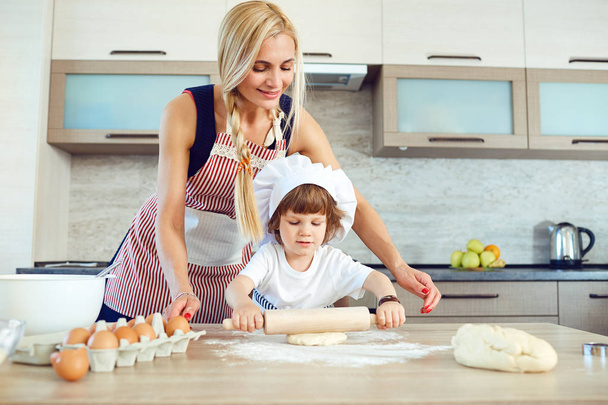 Mother and son bake cakes in the kitchen - Foto, Imagen