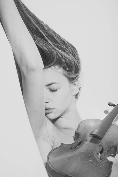 Sleeping musical girl with violin - Foto, Bild