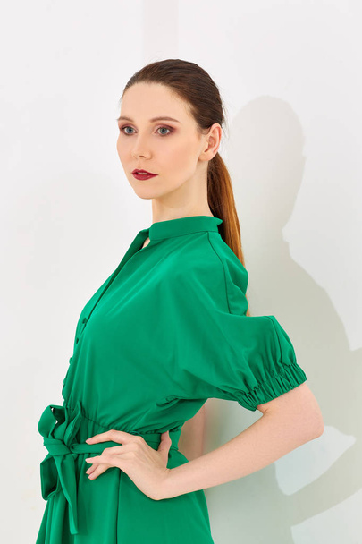 young girl standing in green dress - Foto, Imagem