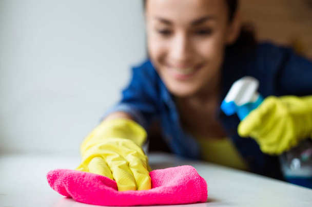 Close Up Photo of Woman Doing Housework. Housewife Portrait While Cleaning.  - Foto, Bild