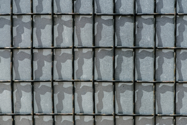 immagine full frame di sfondo parete coperta gabbia metallica
  - Foto, immagini
