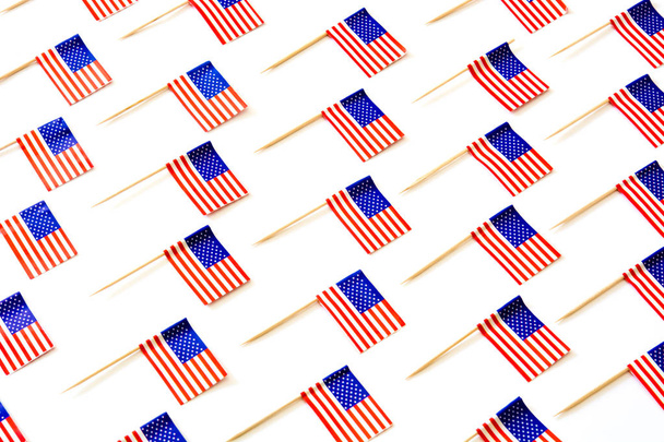 USA vlaggen patroon op witte achtergrond - Foto, afbeelding