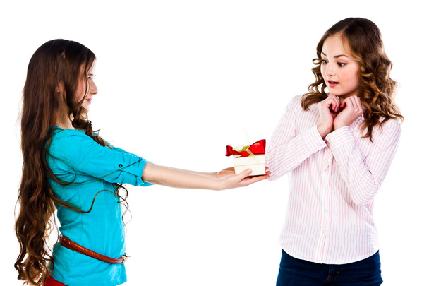 girl gives a girl a gift - Foto, imagen