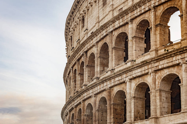 イタリア、ローマ、コロッセオの円形闘技場の詳細 - 写真・画像