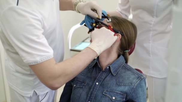 Patient woman at dentist - Πλάνα, βίντεο
