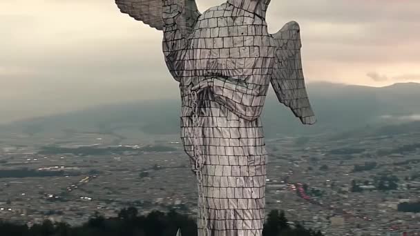Näkymä kaupunkiin, kukkula Angel
 - Materiaali, video