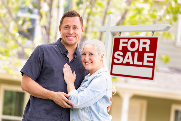 Caucasian Couple in Front of For Sale Real Estate Sign and House - Foto, Imagem