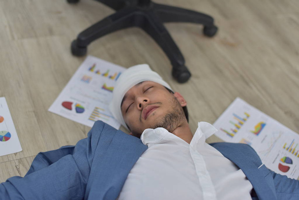 Businessman injured and stressed by the problem of work. - Photo, Image