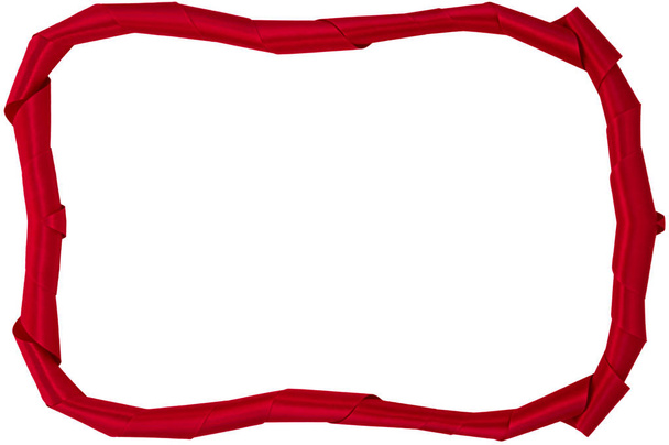 Ruban de tissu satiné rouge, cadre sans couture sur fond blanc, motif pour l'écriture ou la sélection
. - Photo, image