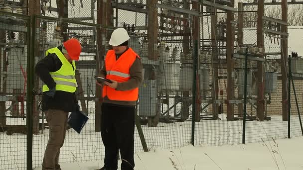 Elektrická společnost zaměstnance podepsat smlouvy - Záběry, video