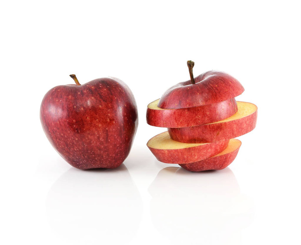 manzana roja sobre un fondo blanco - Foto, Imagen