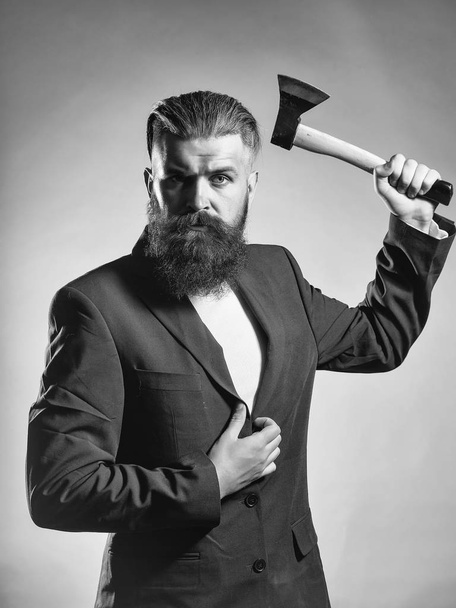 Bearded man with axe - Valokuva, kuva