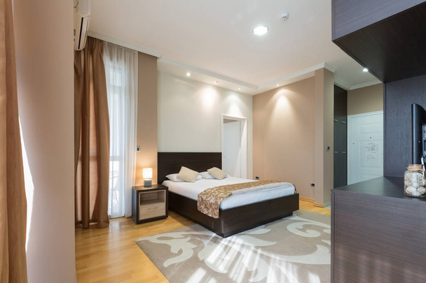 Interior of a modern luxury hotel bedroom - Foto, Bild