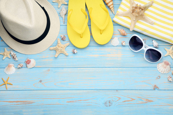 Summer accessories with seashells and sunglasses on wooden table - Valokuva, kuva