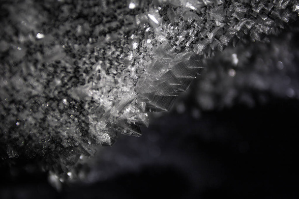 Közelkép jégkristályokról a jégbarlangból - Fotó, kép