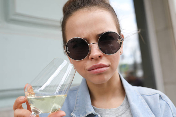 Portrait of a beautiful girl with a glass of white wine. - Fotoğraf, Görsel