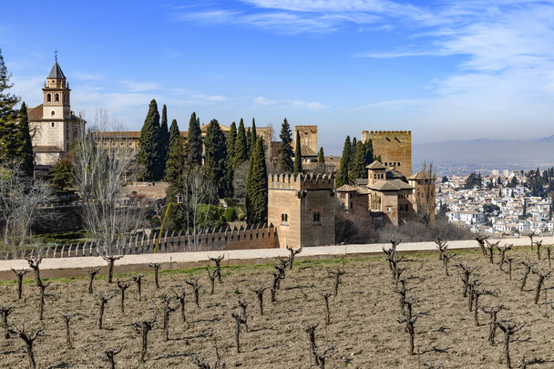 La Alhambra näkymä ulommalle alueelle
 - Valokuva, kuva