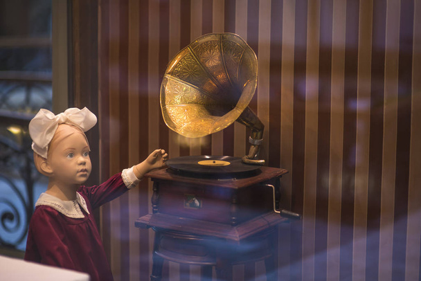 retro old gramophone in the vintage room with a dummy - Photo, Image