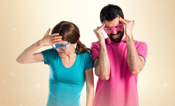 Couple frustré en vêtements colorés
 - Photo, image