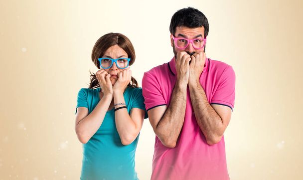 Paura coppia in vestiti colorati
 - Foto, immagini