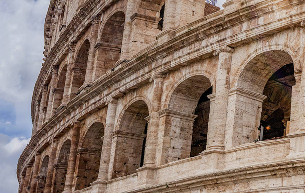 Roma'daki Colosseum mimari detay - Fotoğraf, Görsel