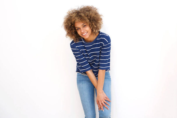 Retrato de feliz jovem afro-americana contra fundo branco
 - Foto, Imagem